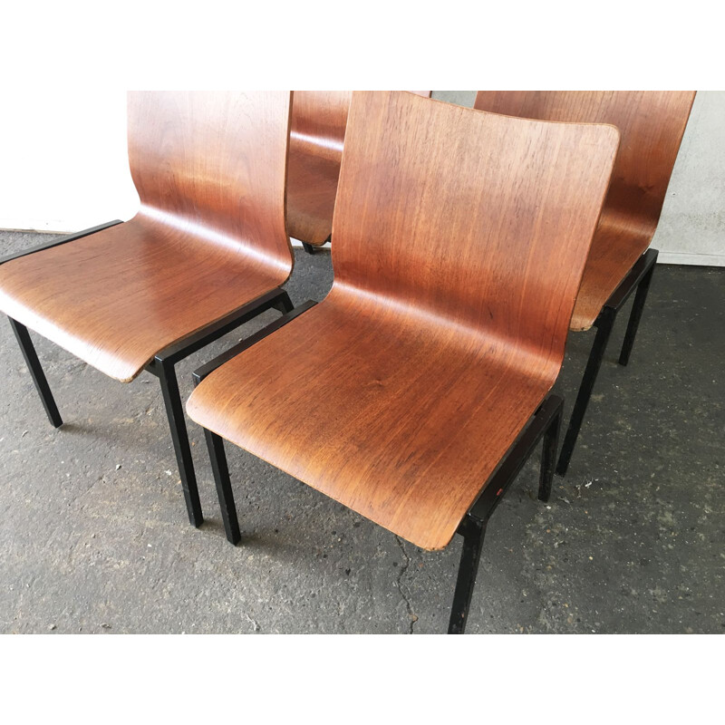 Suite de 4 chaises empilables vintage danoises