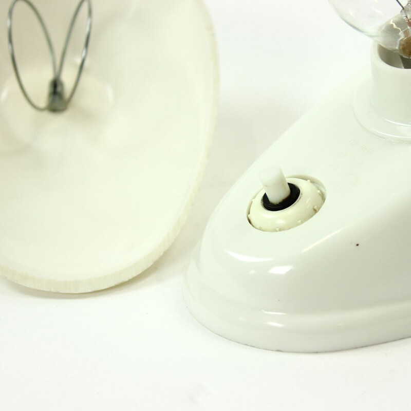 Lampe de table vintage tchèque en bakélite blanc par Bauhaus Team
