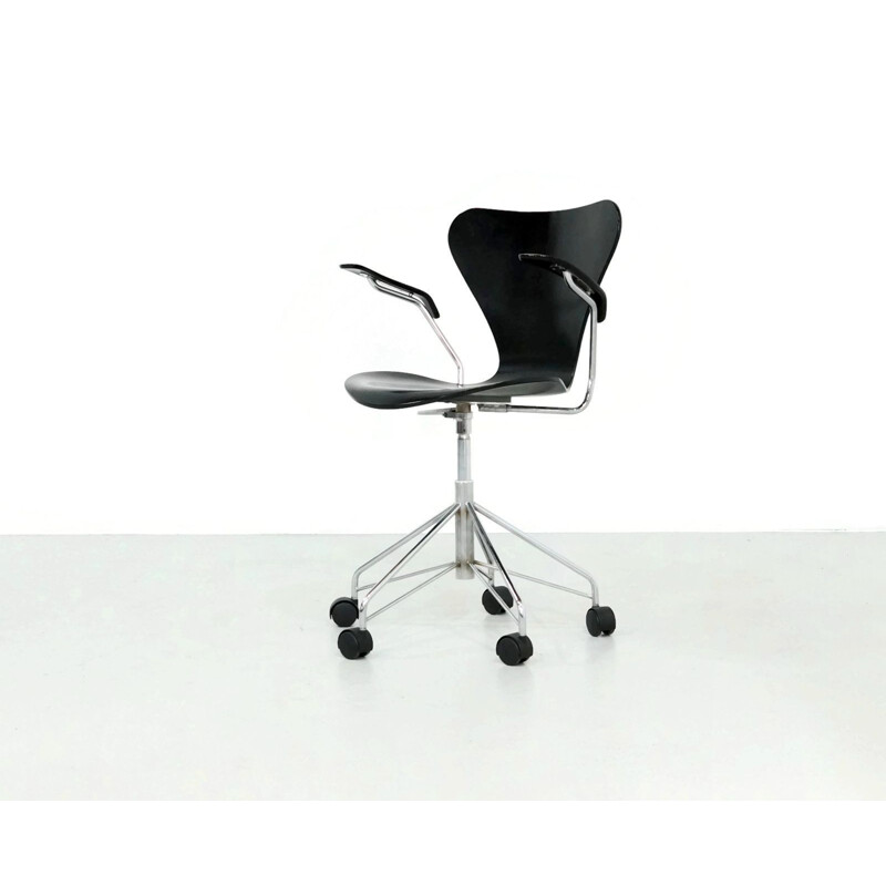 Vintage swivel desk chair by Arne Jacobsen for Fritz Hansen