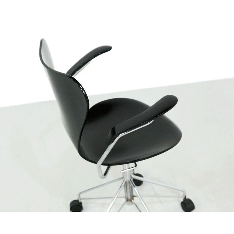 Vintage swivel desk chair by Arne Jacobsen for Fritz Hansen