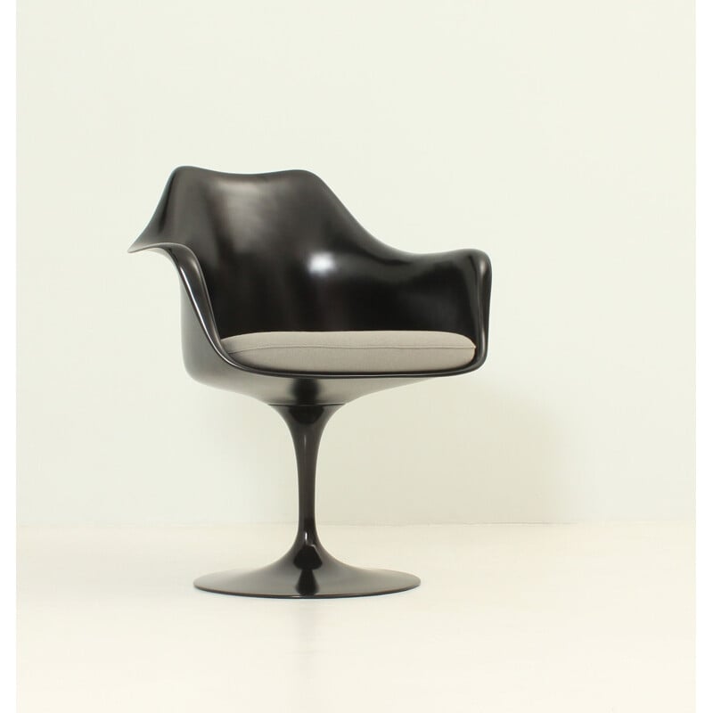 Vintage black Tulip chair by Eero Saarinen for Knoll in fabric and glass fibre 