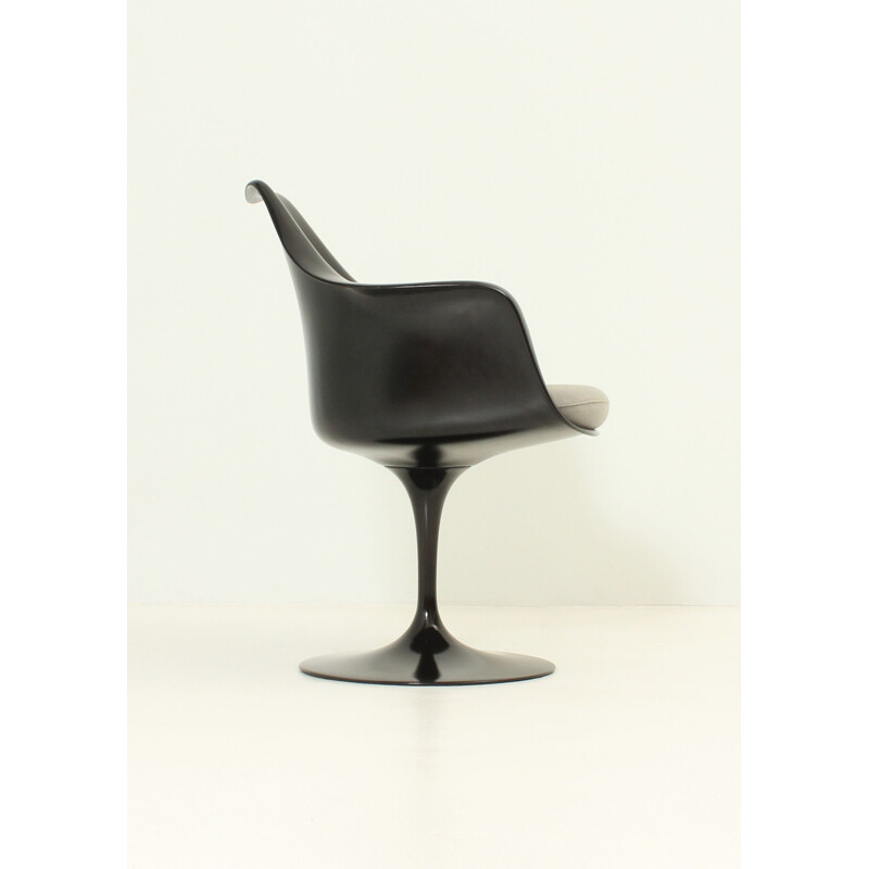 Vintage black Tulip chair by Eero Saarinen for Knoll in fabric and glass fibre 