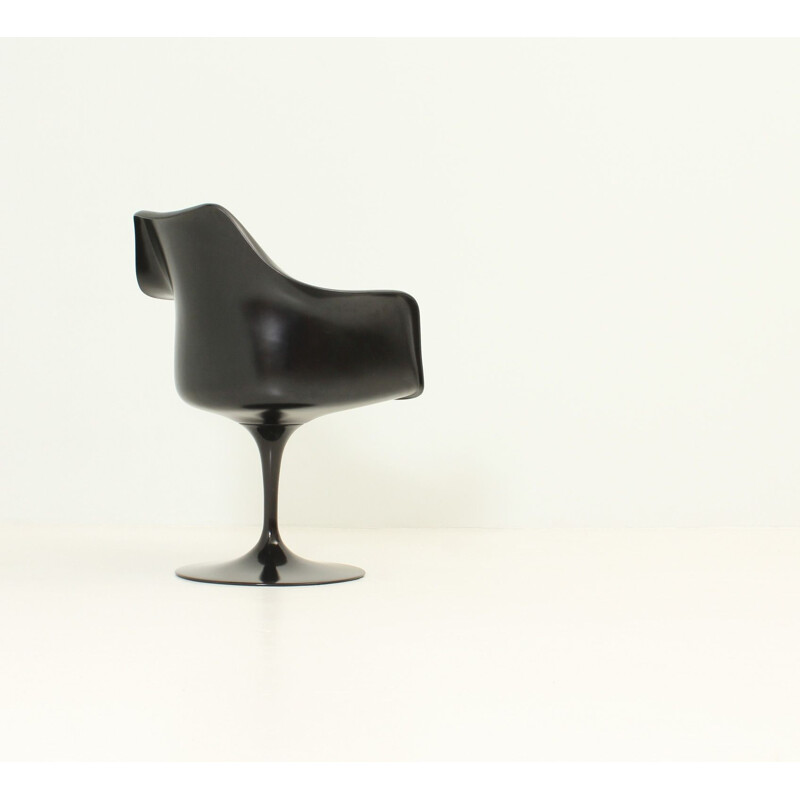 Vintage black Tulip chair by Eero Saarinen for Knoll in fabric and glass fibre 