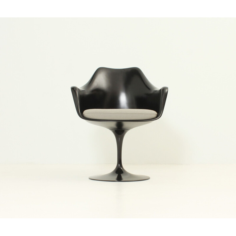 Vintage black Tulip chair by Eero Saarinen for Knoll in fabric and glass fibre 