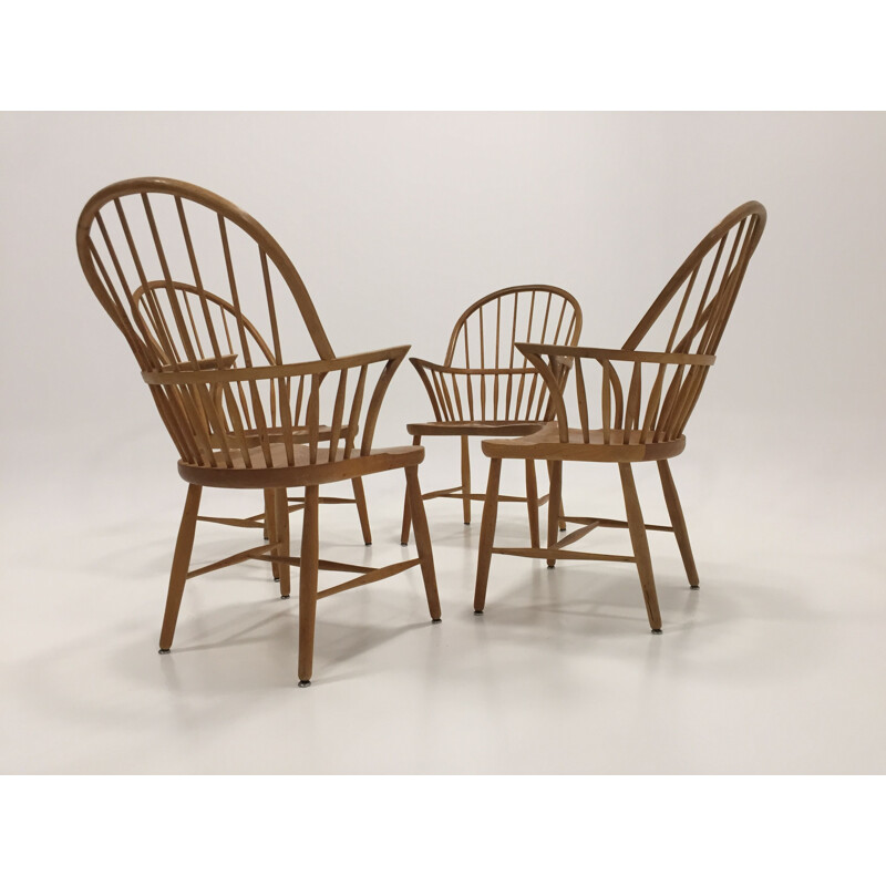 Set of 4 vintage Windsor oak chairs by Frits Henningsen 1960