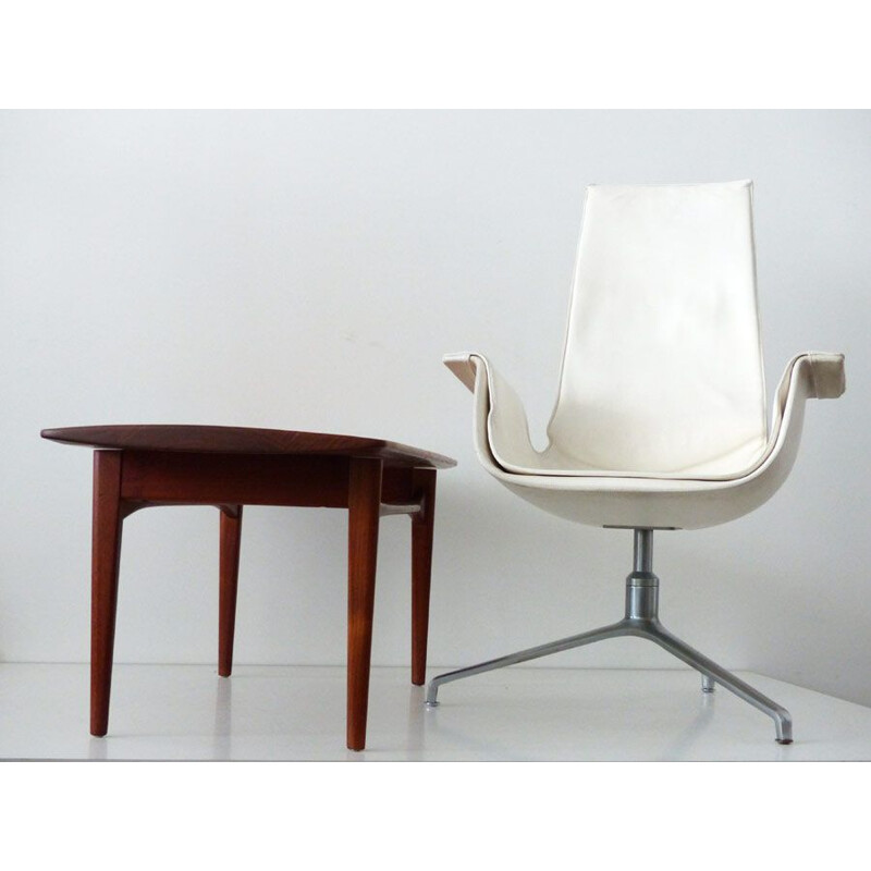 Set van 4 vintage Tulip Chair 6725 van Fabricius Kastholm in leer en staal.