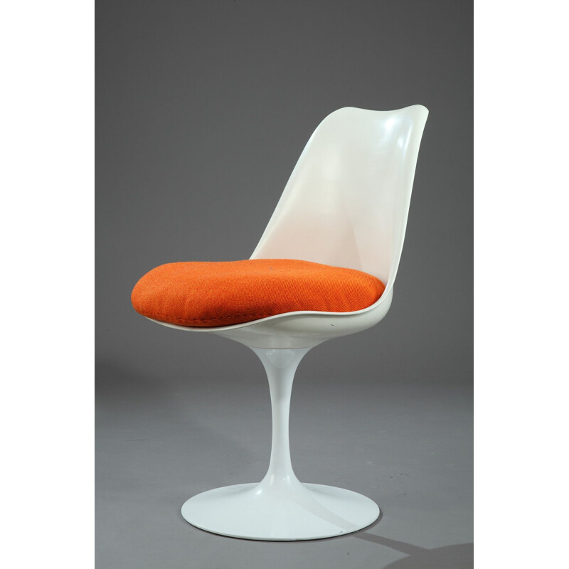 Vintage Tulip chair by Eero Saarinen 