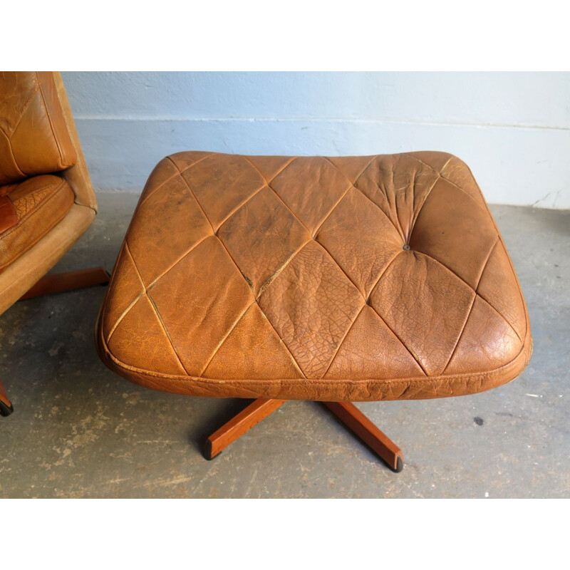 Fauteuil lounge vintage avec ottoman en cuir, daim et teck