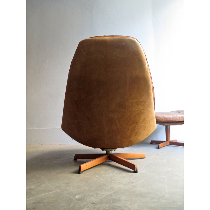 Fauteuil lounge vintage avec ottoman en cuir, daim et teck