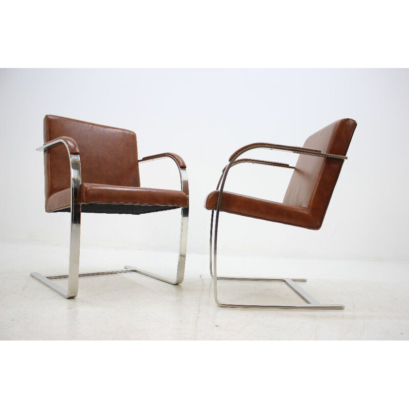Paire de fauteuils vintage en cuir marron par Mies Van Der Rohe