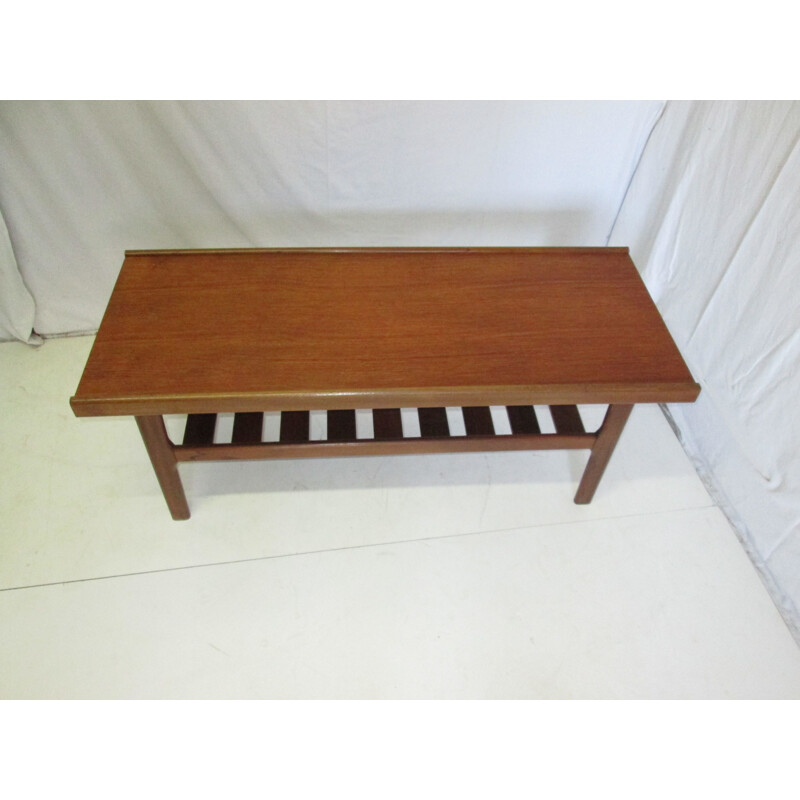 Vintage coffee table in teak