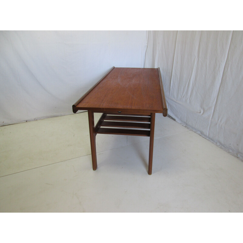 Vintage coffee table in teak