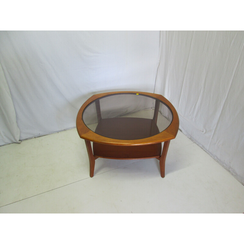 Vintage coffee table in teak