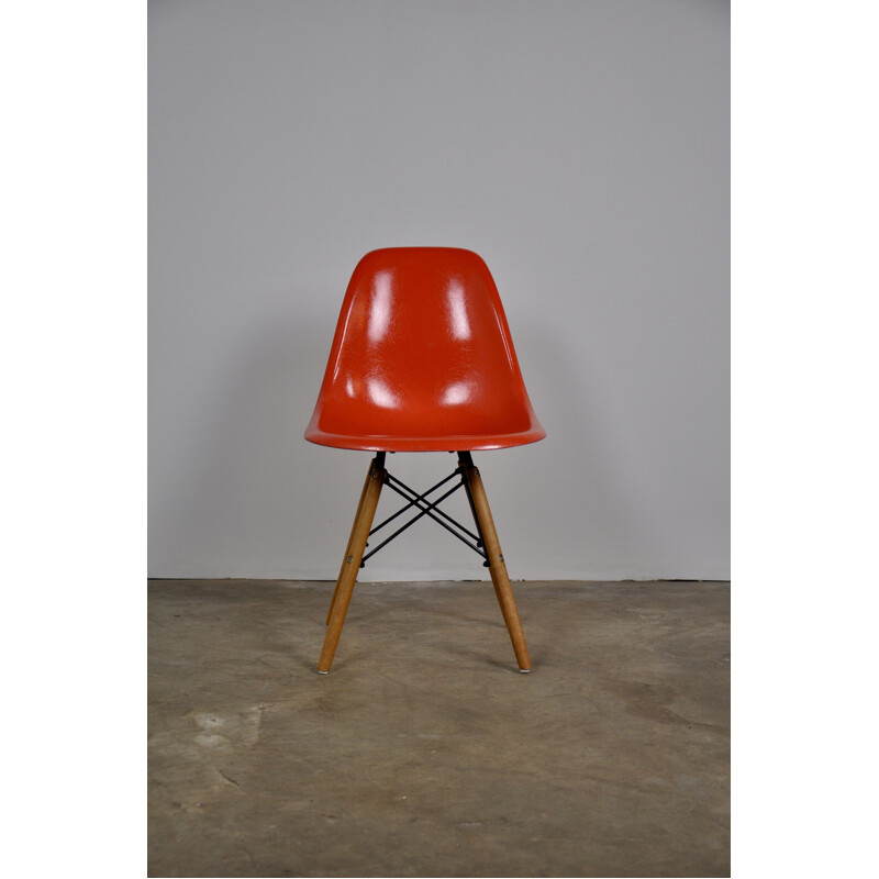 6 chaises vintage rouges DSW en fibre de verre par Charles & Ray Eames pour Herman Miller