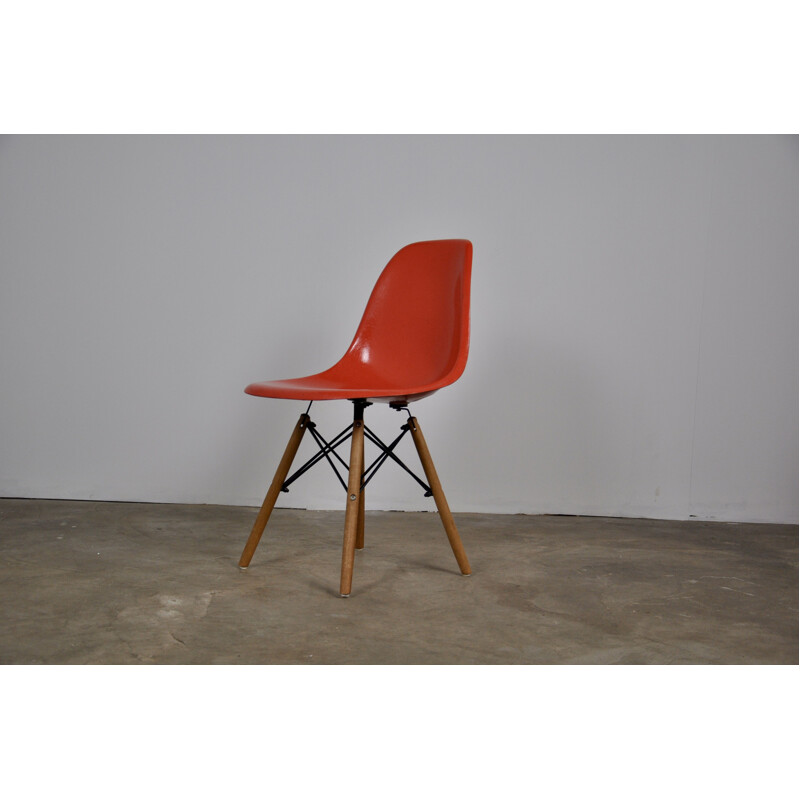 6 chaises vintage rouges DSW en fibre de verre par Charles & Ray Eames pour Herman Miller