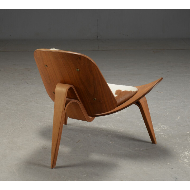 Vintage CH-07 armchair by Hans Wegner for Carl Hansen and Søn in walnut 1960