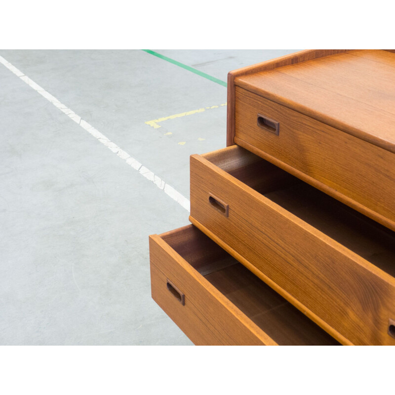 Small vintage chest of drawers in teak and oak