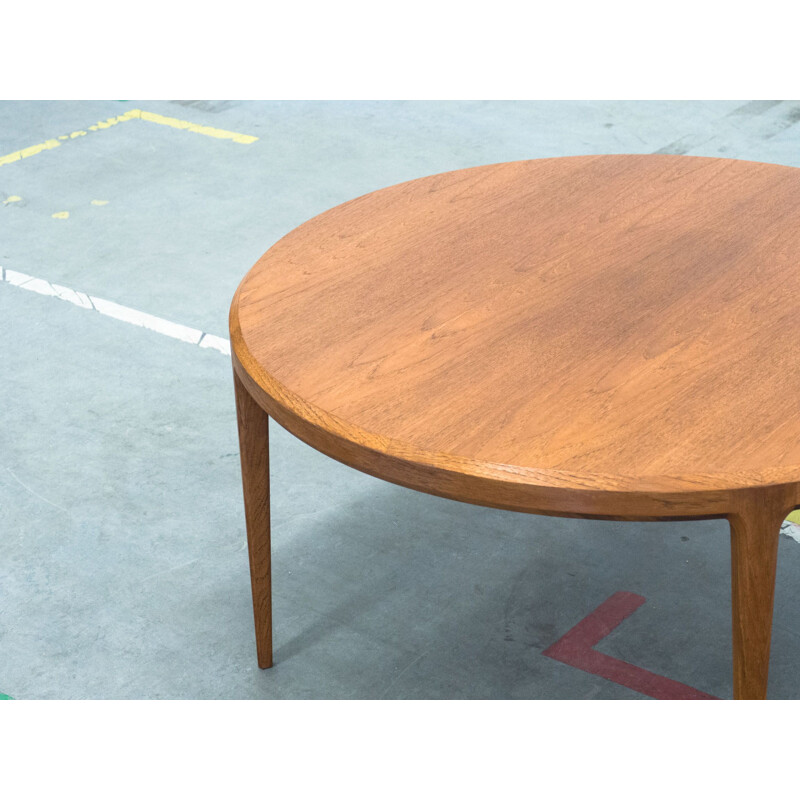 CFC Silkeborg round teak coffee table – Johannes Andersen