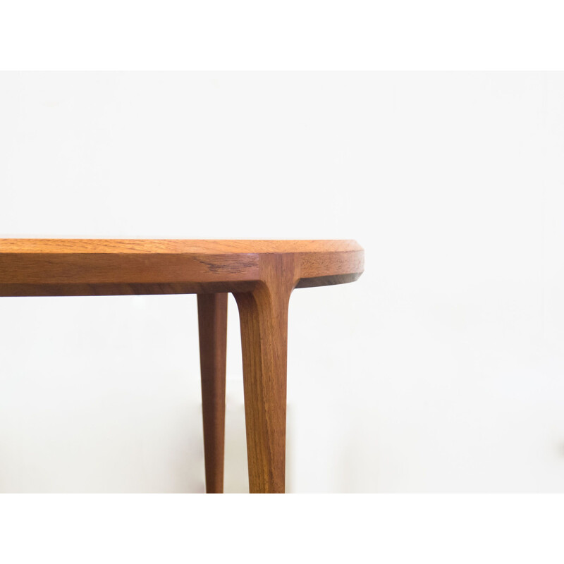 CFC Silkeborg round teak coffee table – Johannes Andersen