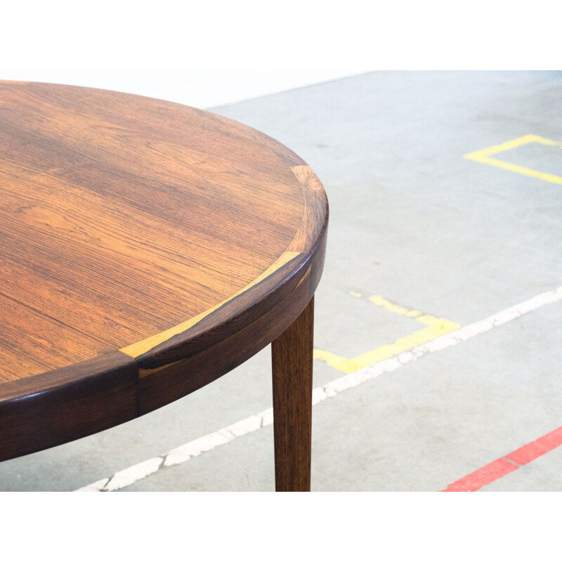 Vintage round extendable dining table in rosewood