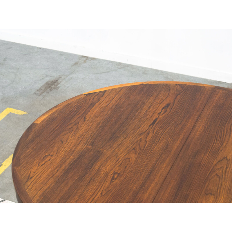 Vintage round extendable dining table in rosewood