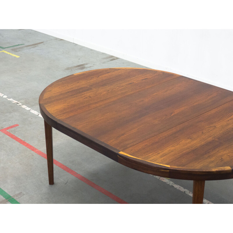 Vintage round extendable dining table in rosewood