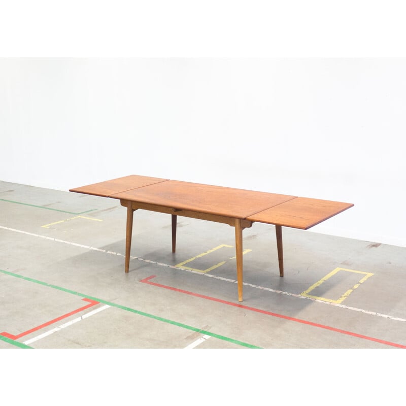 Vintage model AT-312 table by Hans J. Wegner in teak and oakwood 1950