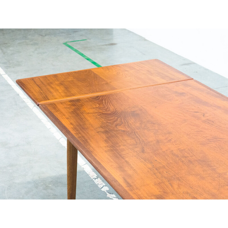 Vintage model AT-312 table by Hans J. Wegner in teak and oakwood 1950