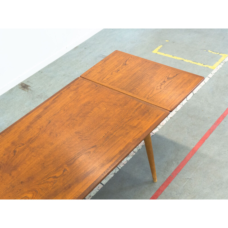 Vintage model AT-312 table by Hans J. Wegner in teak and oakwood 1950