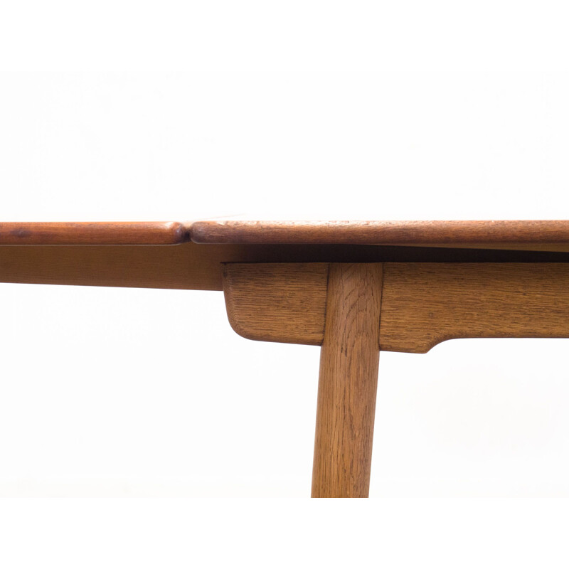 Vintage model AT-312 table by Hans J. Wegner in teak and oakwood 1950