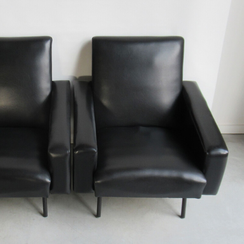 Paire de fauteuils vintage modèle Mexico pour Meurop en skaï noir