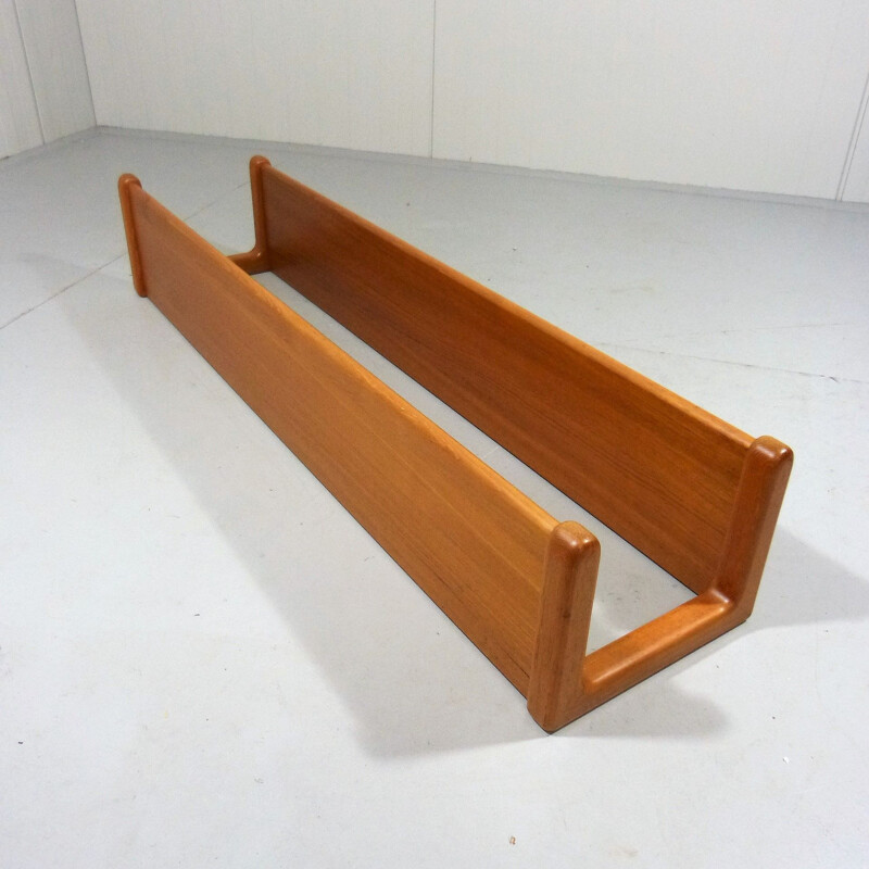 Vintage wall bookshelf in teak by Dyrlund