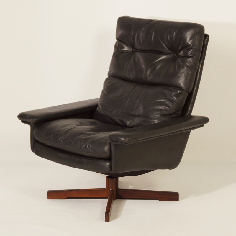 Fauteuil vintage pivotant en cuir noir