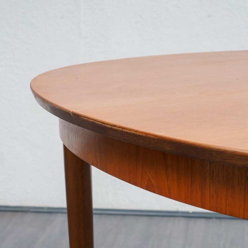 Vintage oval extendable table in teak