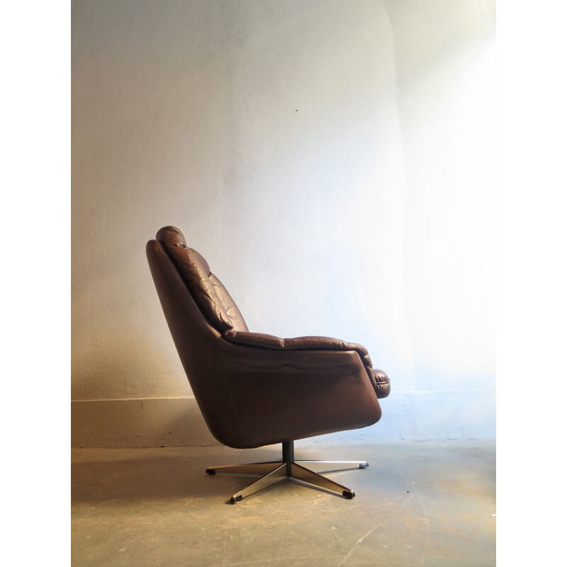 Vintage Scandinavian armchair in brown leather and chrome