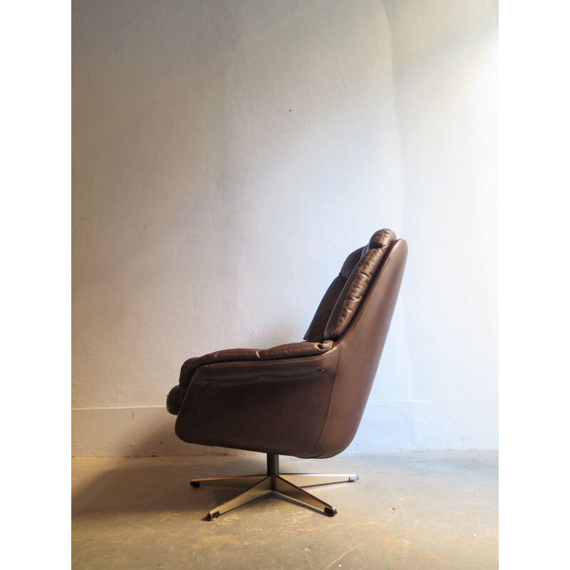 Vintage Scandinavian armchair in brown leather and chrome