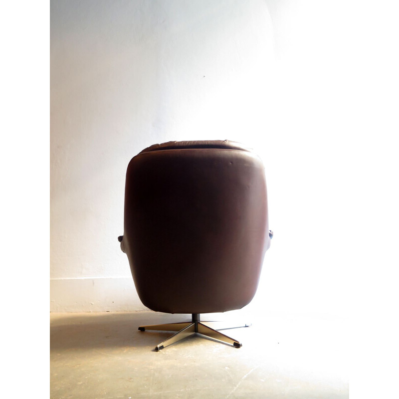 Vintage Scandinavian armchair in brown leather and chrome