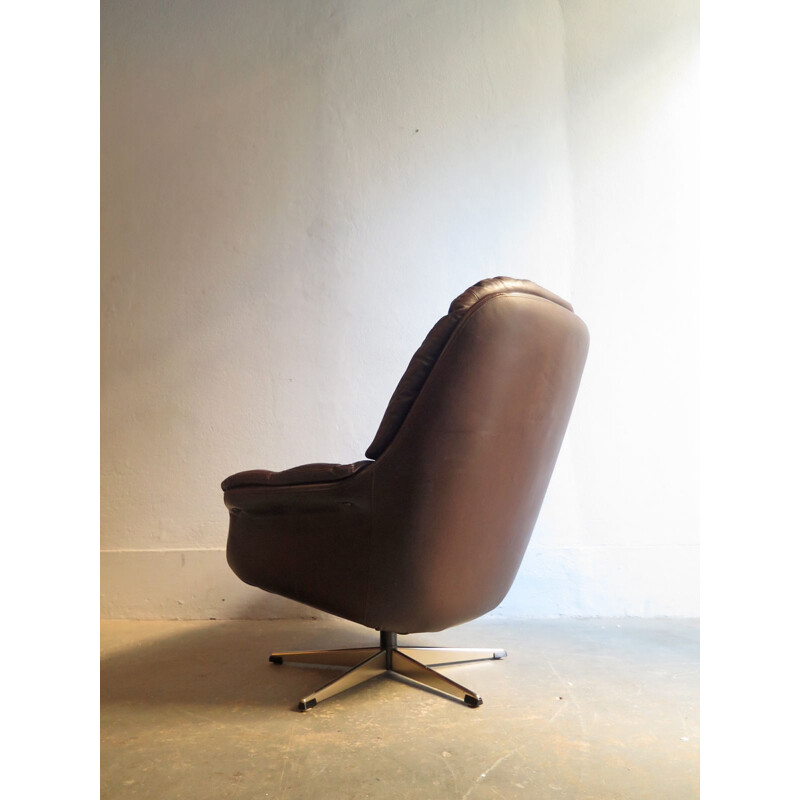 Vintage Scandinavian armchair in brown leather and chrome