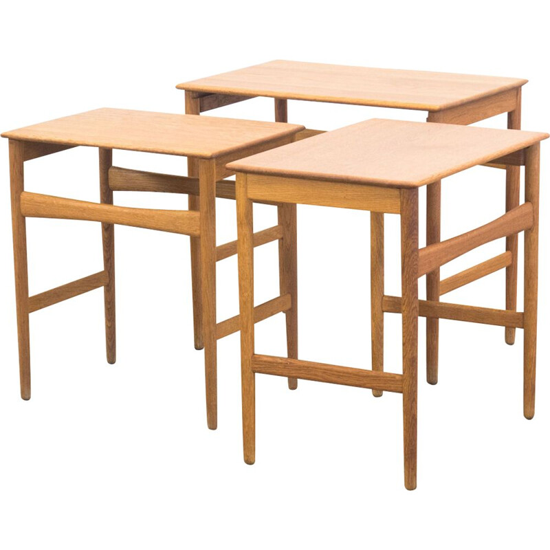 Set of 3 vintage nesting tables "AT-40" in oak by Hans J. Wegner for Andreas Tuck