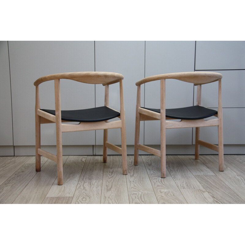 Set of 2 vintage JH-203 armchairs of Hans J. Wegner in oak and leather 1960