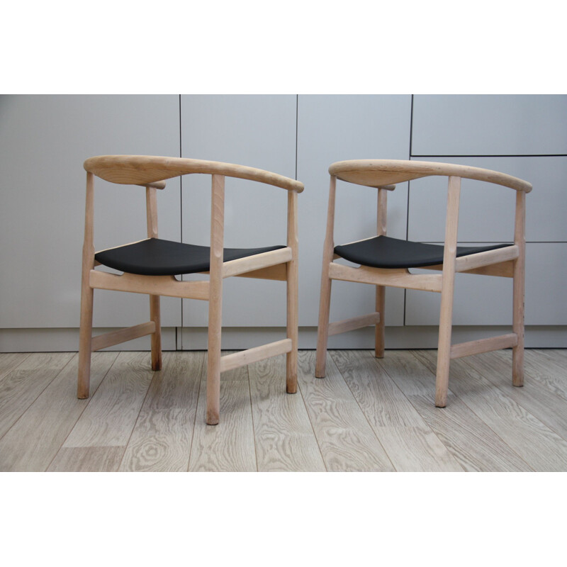 Set of 2 vintage JH-203 armchairs of Hans J. Wegner in oak and leather 1960