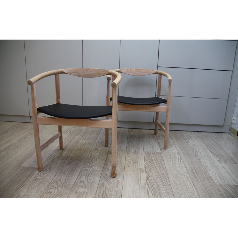 Set of 2 vintage JH-203 armchairs of Hans J. Wegner in oak and leather 1960