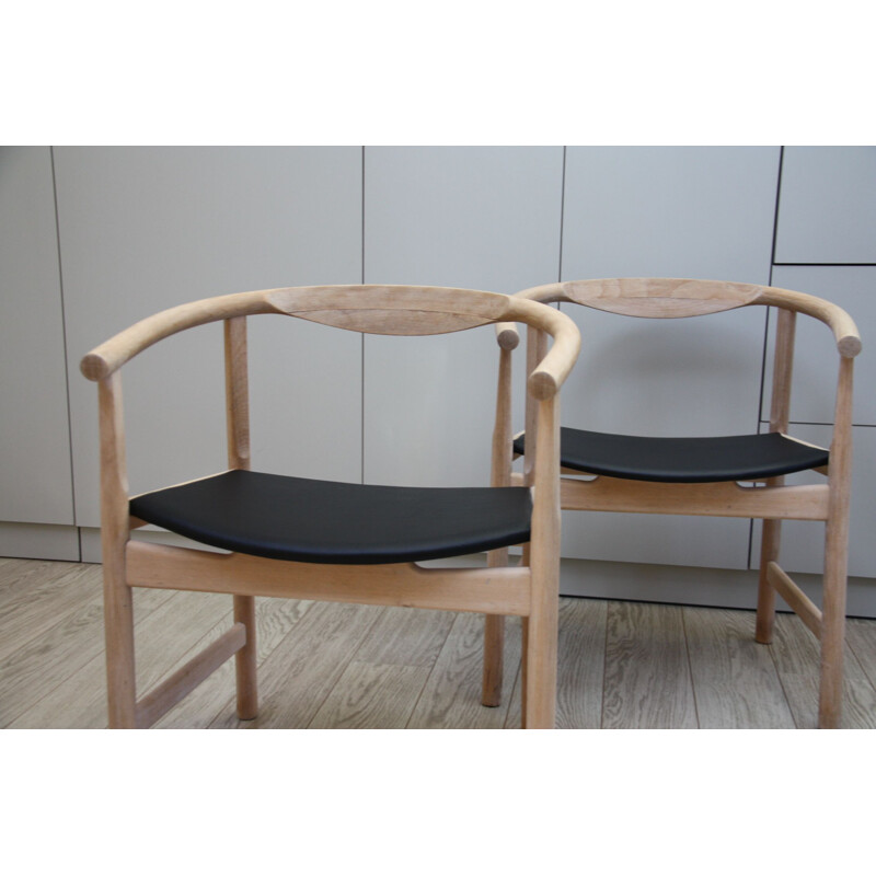 Set of 2 vintage JH-203 armchairs of Hans J. Wegner in oak and leather 1960