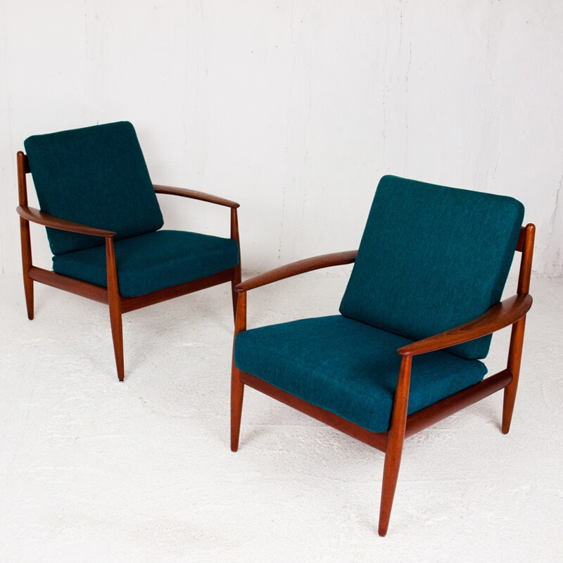Pair of Scandinavian armchairs in teak and wool, Grete JALK, France and Son edition - 1960s