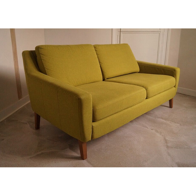 Vintage sofa in green fabric