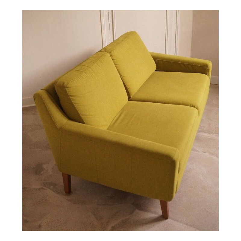 Vintage sofa in green fabric