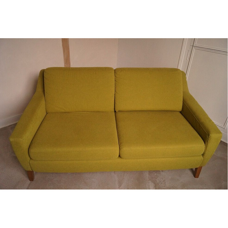 Vintage sofa in green fabric