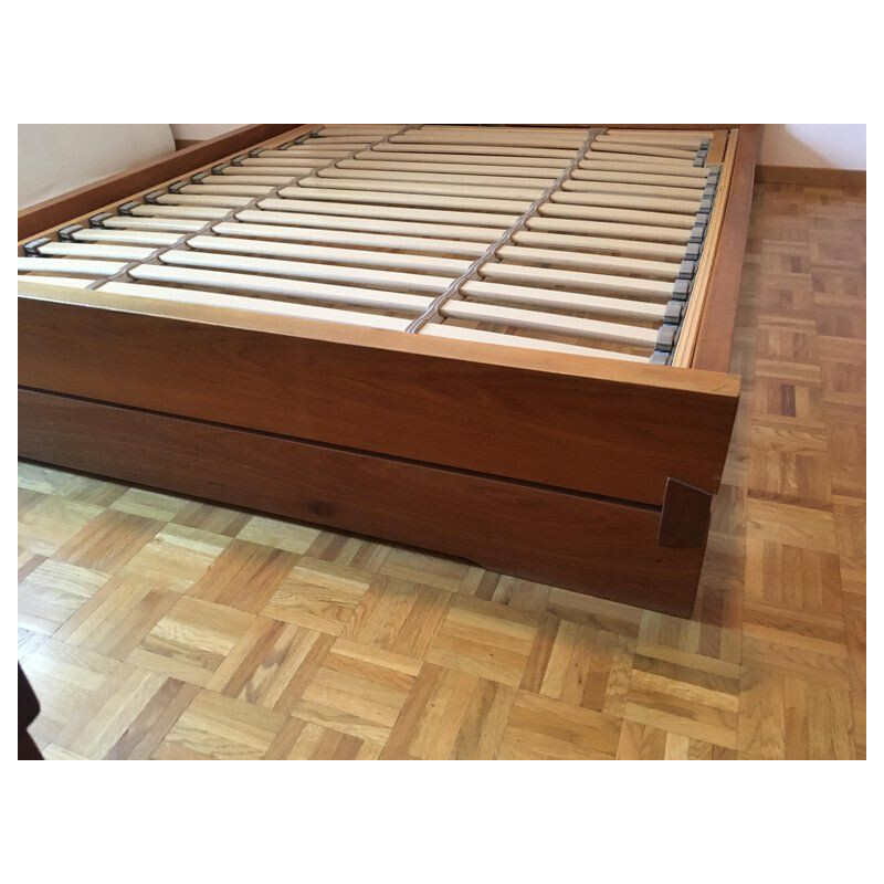 Vintage L02 bed in elm by Pierre Chapo