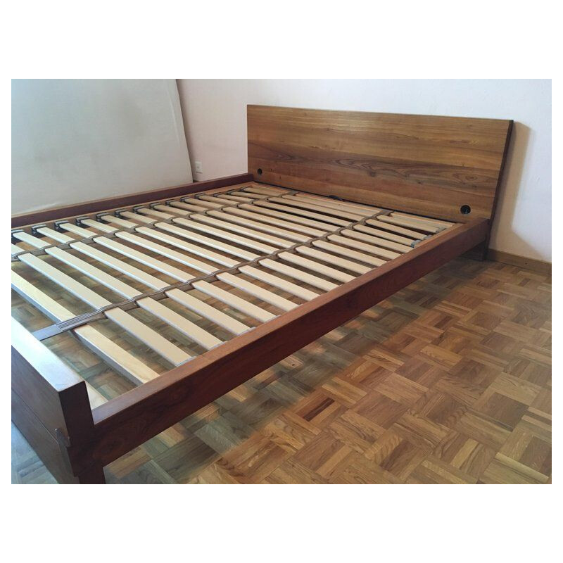 Vintage L02 bed in elm by Pierre Chapo