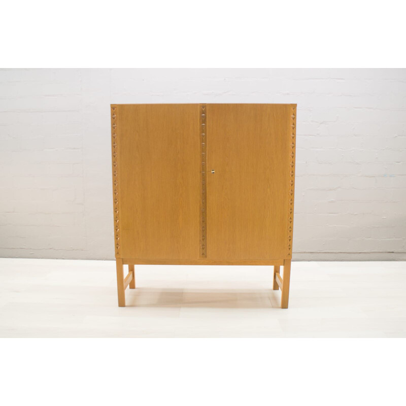 Vintage beige highboard in wood